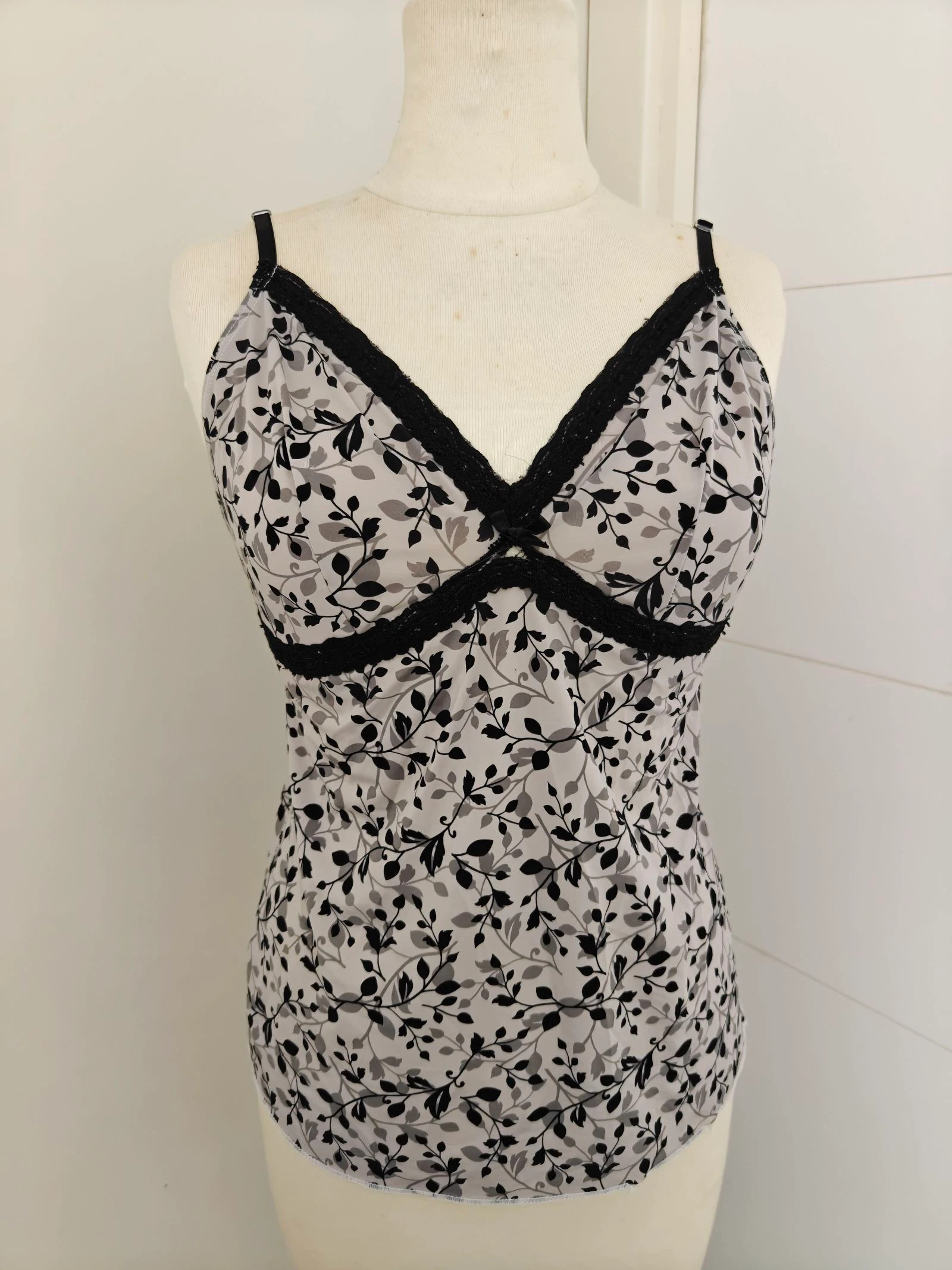 Top de spaghetti preto/branco da Bershka, tamanho L – photo 2